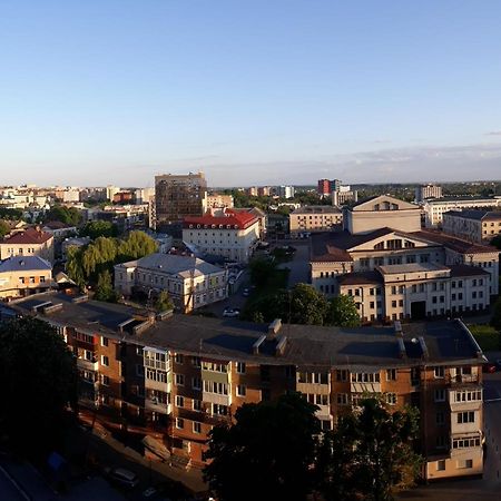 Чудова квартира в центрі міста Ровно Экстерьер фото